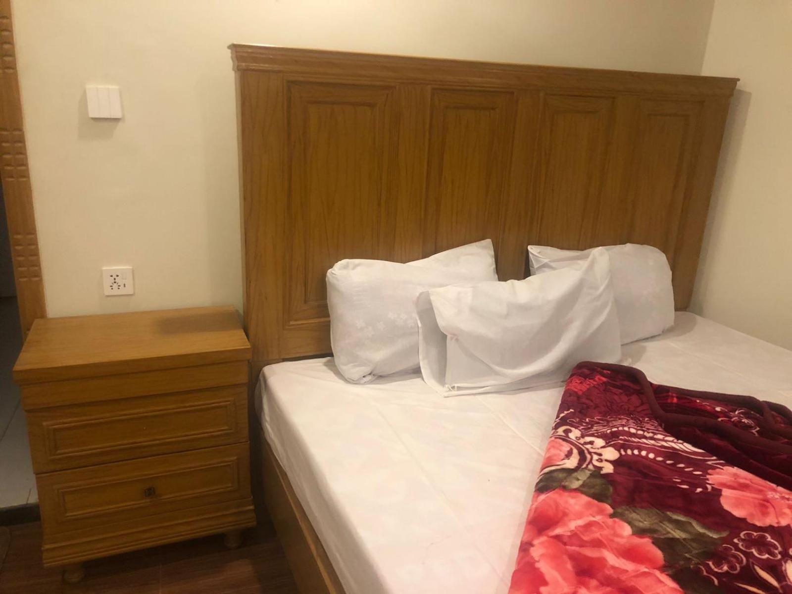Al Buraq Hotel Исламабад Экстерьер фото